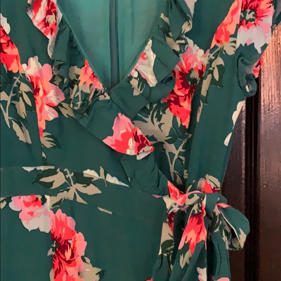 MinkPink wrap dress XS Plunge midi - Picture 4 of 5